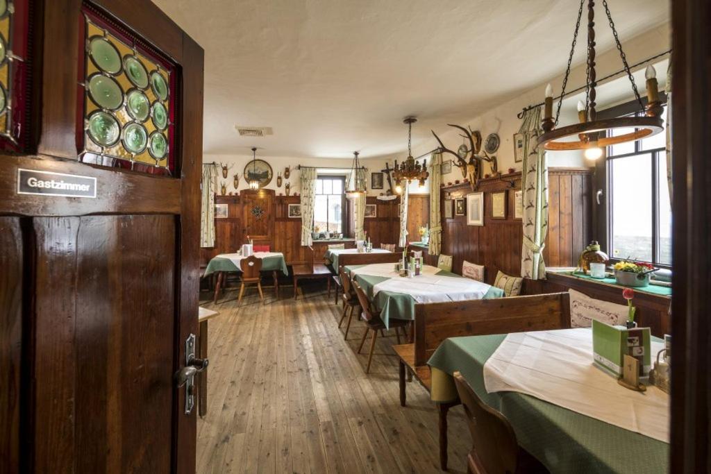 Gasthof Gruener Baum كيرشبرغ ام ويتشل المظهر الخارجي الصورة